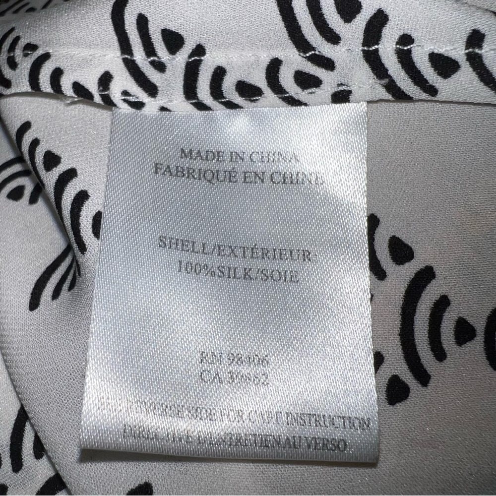 Theory 100% Silk Printed Button Front Ivory Black Blouse Women’s Petite Small - Picture 11 of 12